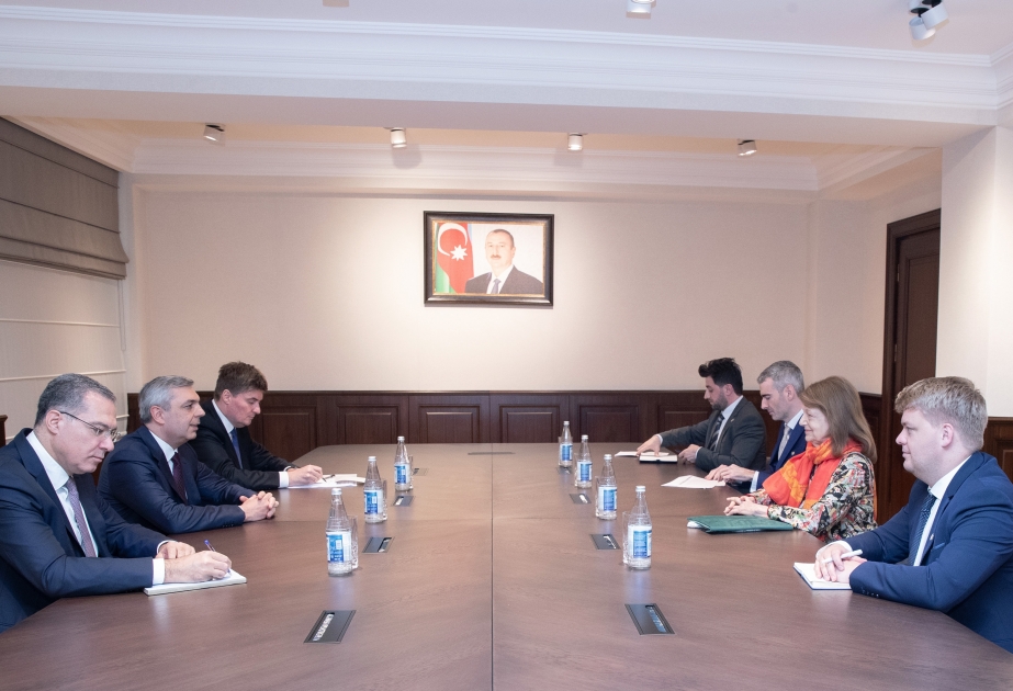 Prezident Administrasiyasının rəhbəri Samir Nuriyev Böyük Britaniya Baş nazirinin Azərbaycan üzrə ticarət elçisi ilə görüşüb VİDEO