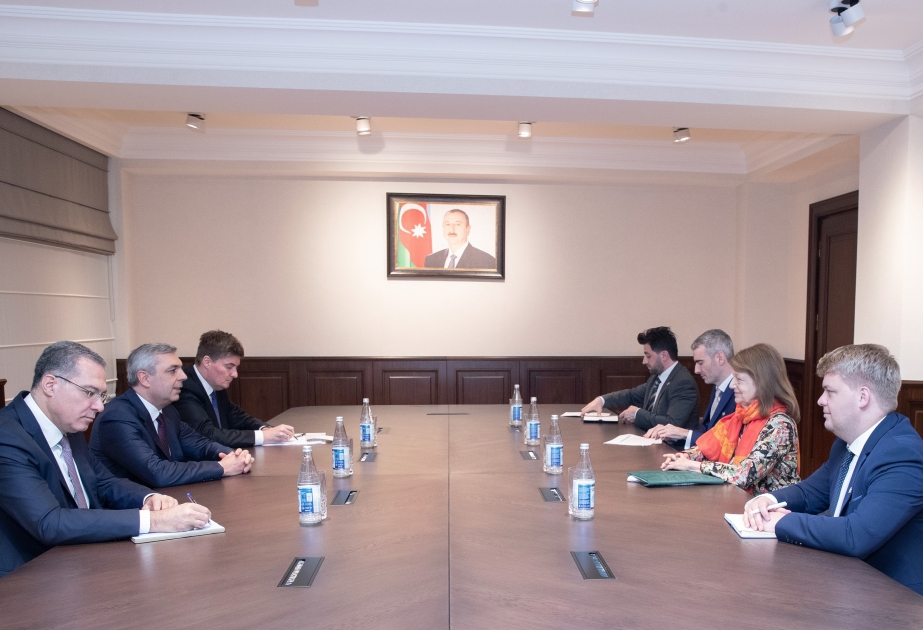 El Jefe de la Administración de la Presidencia de Azerbaiyán se reúne con la Enviada Comercial del Primer Ministro del Reino Unido