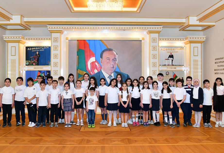 Uşaqlara məhkəmələrin dövlət quruluşunda yeri və rolu barədə məlumat verilib