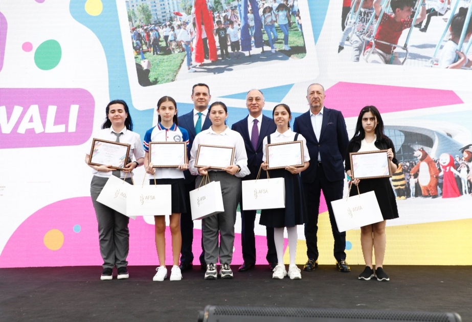 Ulu Öndərin 100 illik yubileyinə həsr olunan rəsm müsabiqəsinin qalibləri mükafatlandırılıb