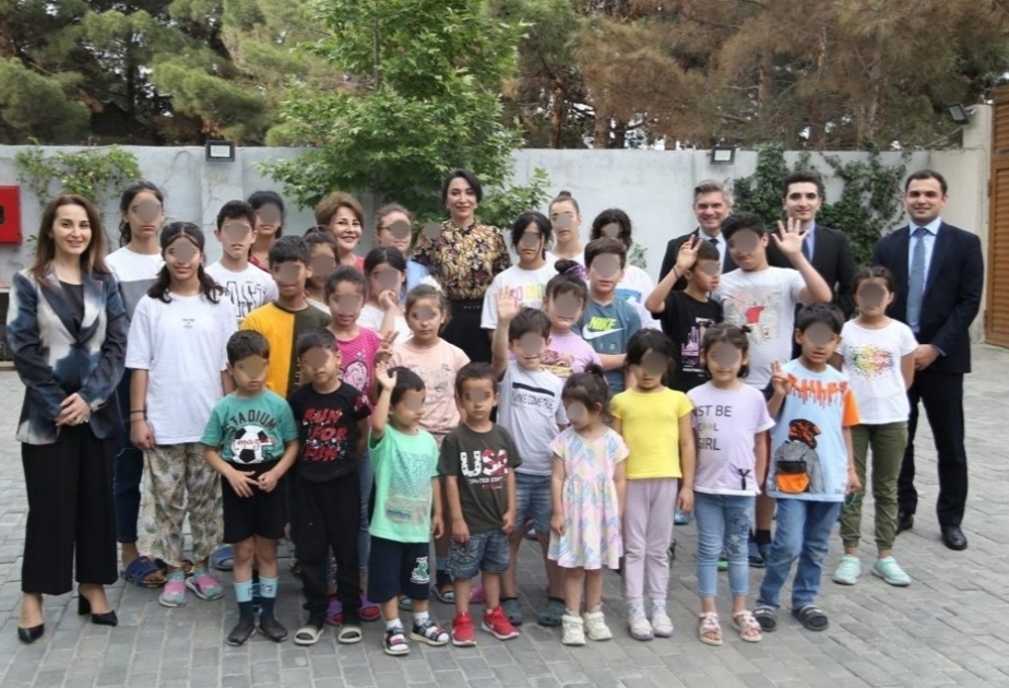 Ombudsman sığınacaqda yaşayan uşaqlarla görüşüb