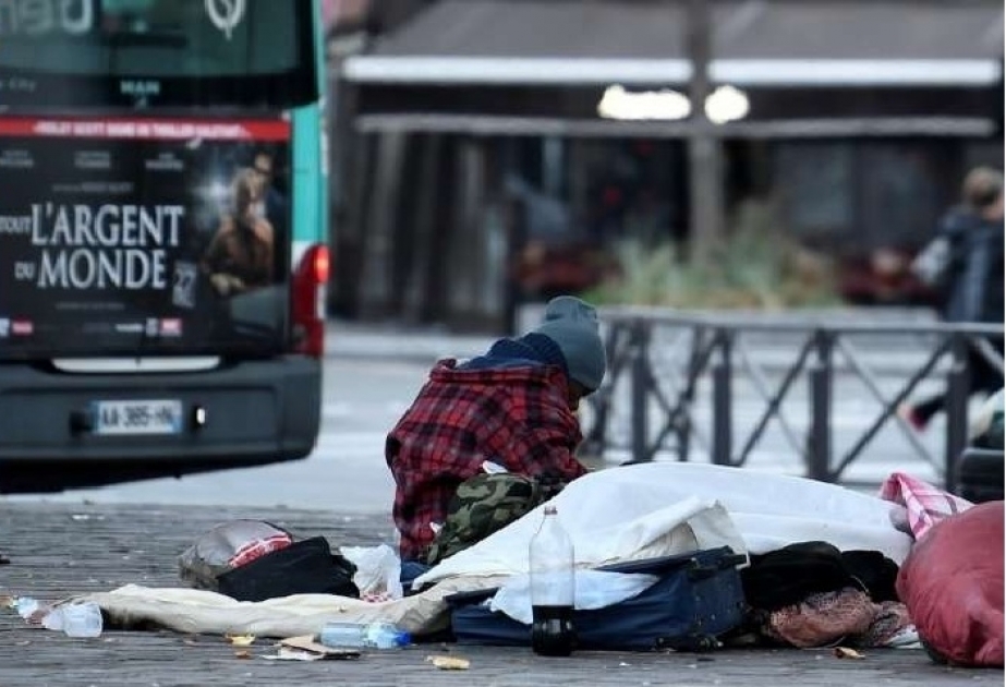 Parisdəki evsiz insanlar Fransa hökuməti üçün baş ağrısı yaradıb