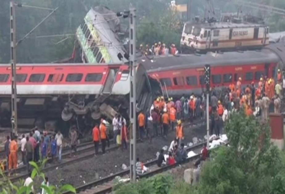 الهند.. حصيلة ضحايا تصادم 3 قطارات إلى 288 قتيلا

إعلان الحداد ليوم واحد في ولاية اوديشا