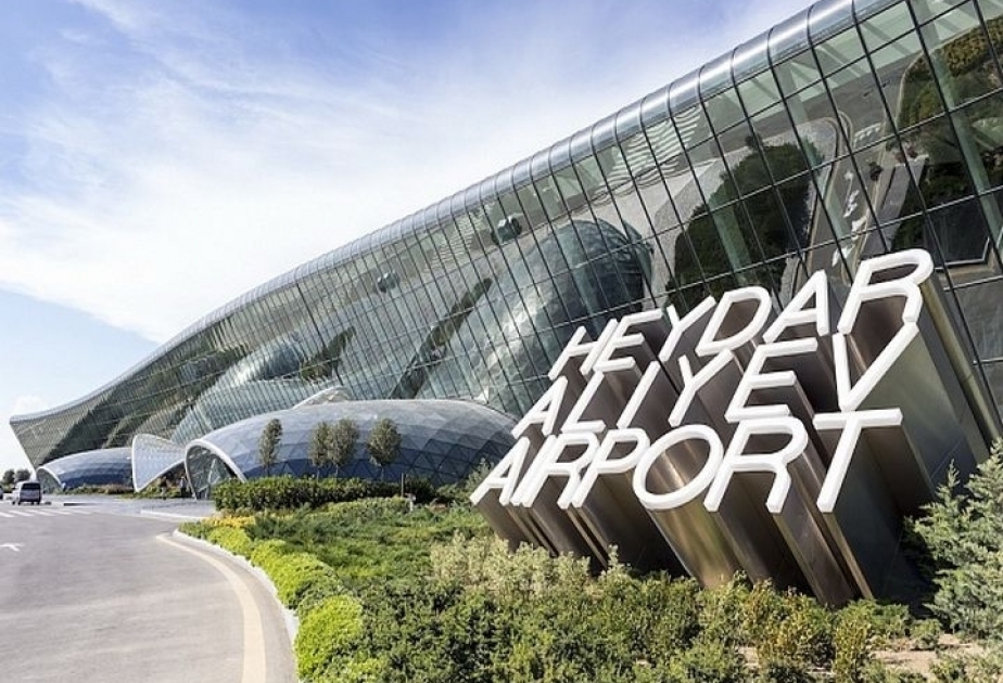 El aeropuerto internacional Heydar Aliyev acoge un flash mob musical