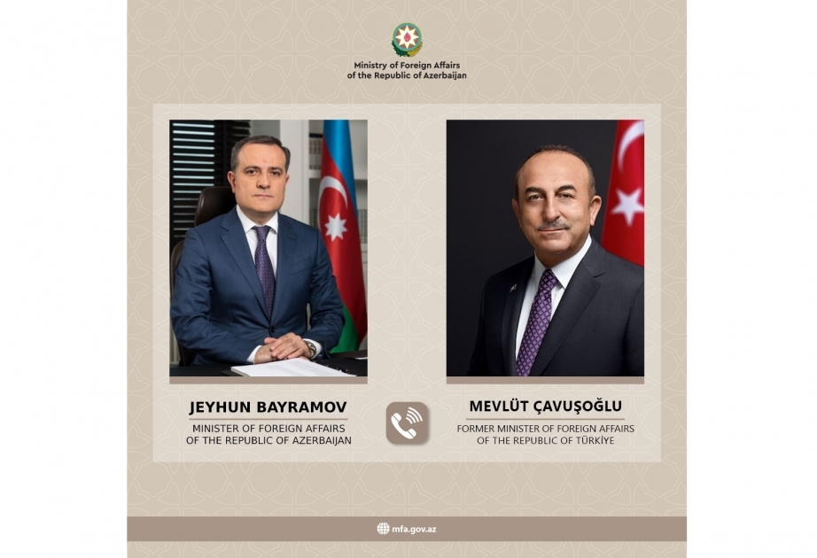 Canciller azerbaiyano y Mevlüt Çavuşoğlu han mantenido una conversación telefónica