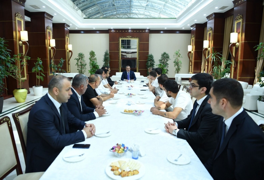 Türkiyəli amputant futbolçular Milli Məclisdə olublar