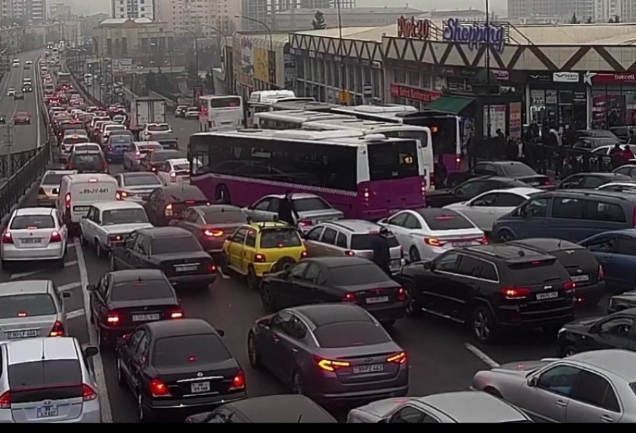 Paytaxtda avtobusların hərəkət intervalında gecikmələr müşahidə edilir