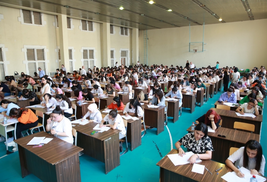 ADPU: İmtahan sessiyasında 8 mindən çox tələbə iştirak edir