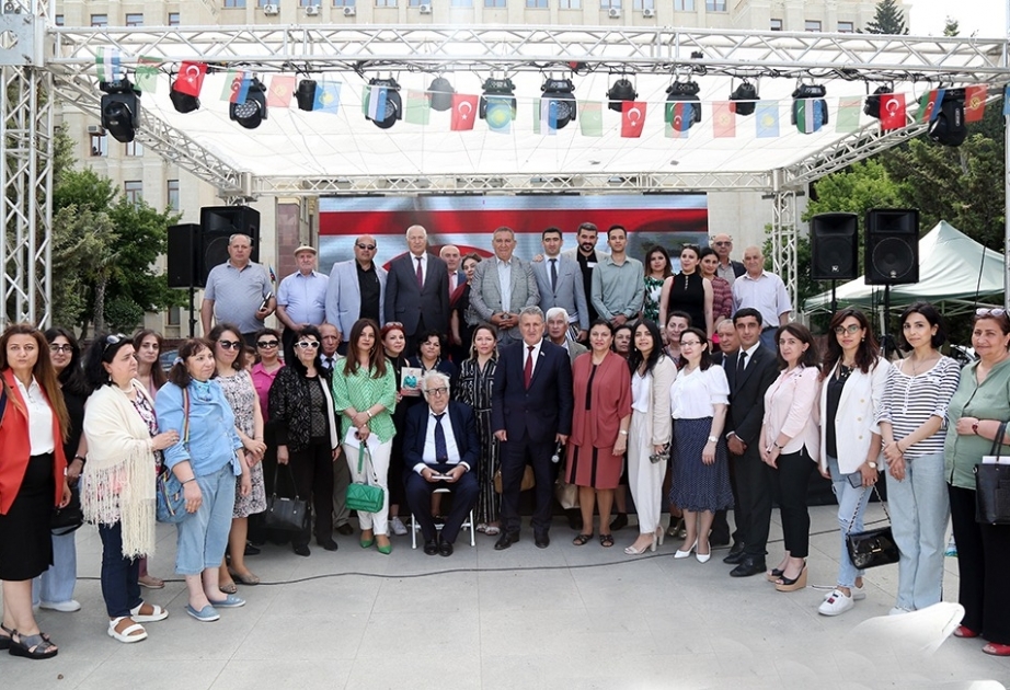 İkinci Türk Dünyası Ədəbiyyat və Kitab Festivalı çərçivəsində Xalq yazıçısı Anarla görüş keçirilib
