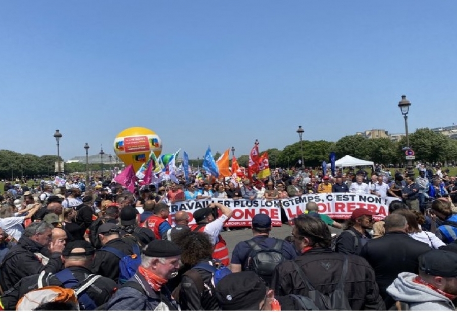 Parisdə polis və nümayişçilər arasında gərginlik yaşanıb