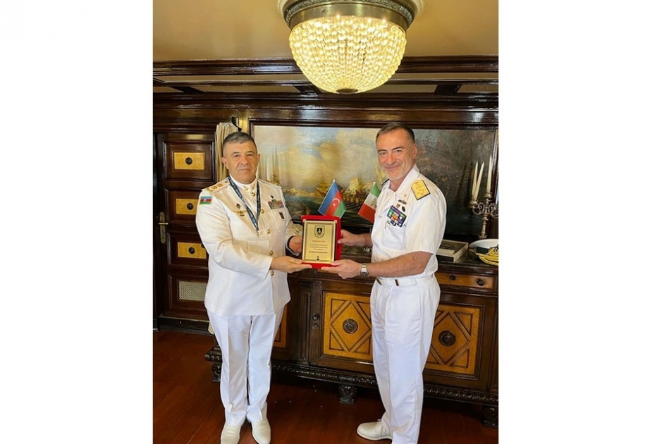 Befehlshaber der aserbaidschanischen Marine trifft sich mit seinem italienischen Amtskollegen