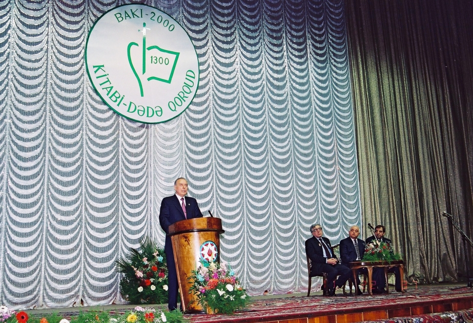 لحظات من العمر المهدى للشعب: عام 2000م – أبريل