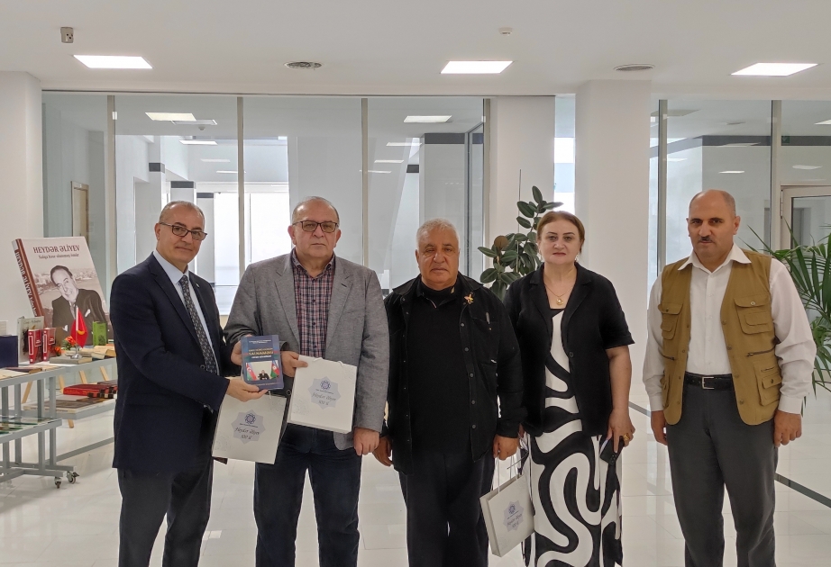 Türkiyəli qonaqlar Mərkəzi Elmi Kitabxanada