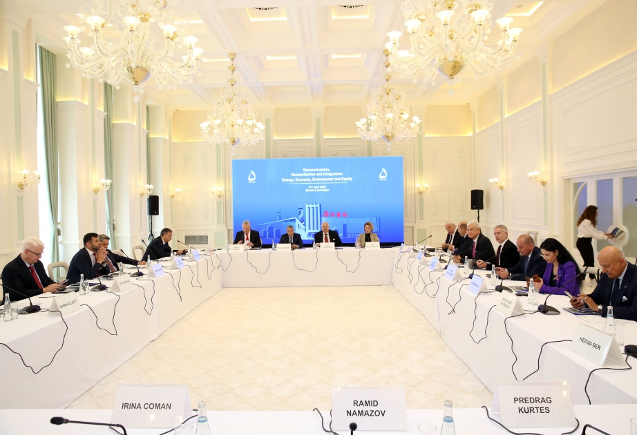 Şuşada "Yenidənqurma, sülh və inteqrasiya: Enerji, iqtisadiyyat, ətraf mühit və kapital" mövzusunda müzakirələr aparılıb