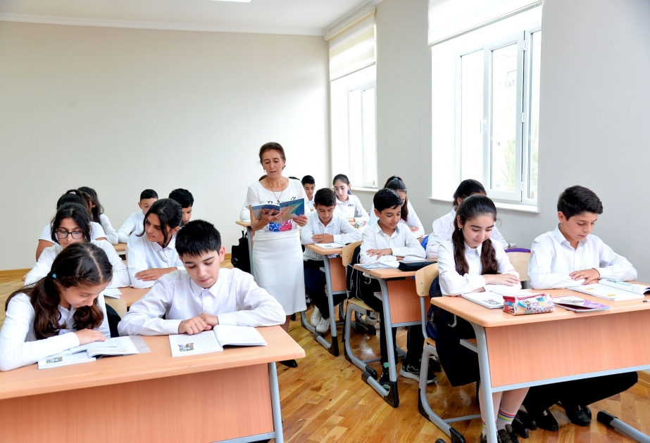 BŞTİ-nin tabeliyindəki məktəblərin buraxılış siniflərini 66 mindən çox şagird bitirir