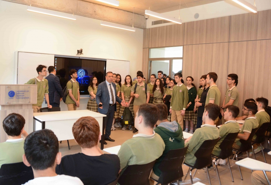 Bakı Türk Liseyinin şagirdləri “UNEC-i tanı” layihəsində iştirak ediblər