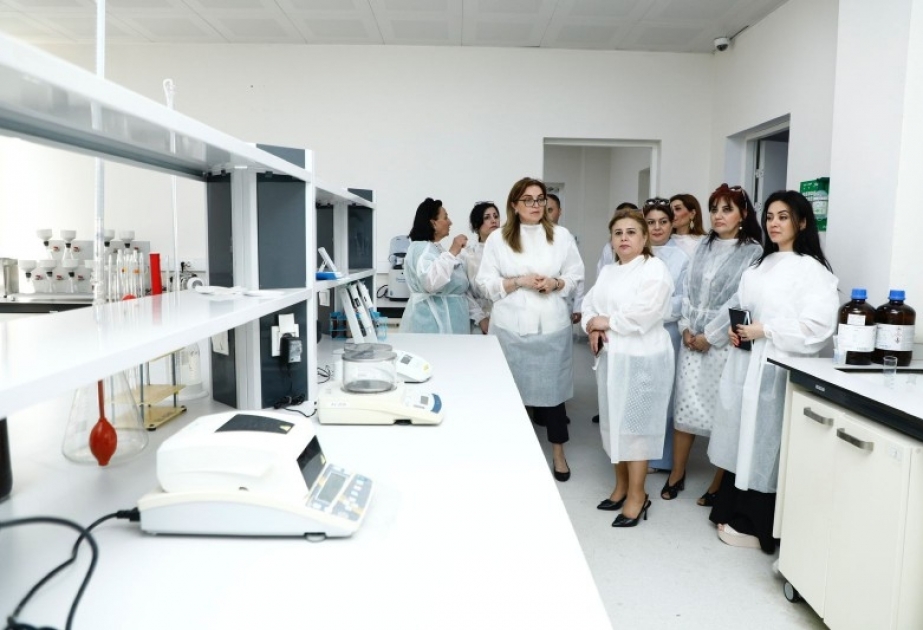 Qida Təhlükəsizliyi İnstitutunda universitet müəllimləri qida məhsullarının yoxlanılması prosesini izləyiblər