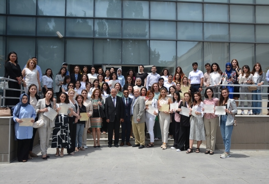 İngilis dilində akademik yazı bacarıqlarının yaxşılaşdırılması məqsədilə kurs təşkil edilib