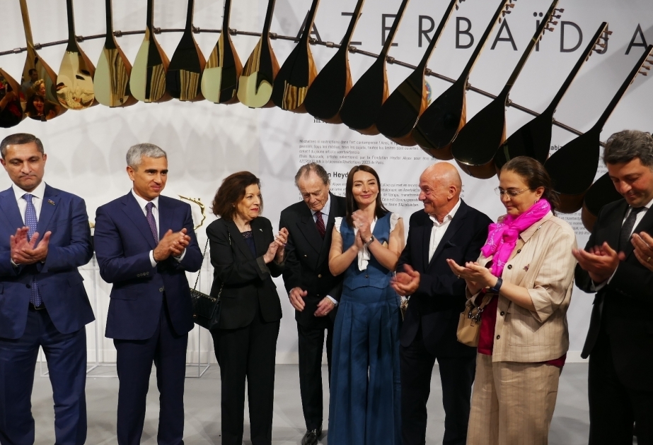 أذربيجان تشارك في بينالي "ريويليشنز" الدولي بدعم مؤسسة حيدر علييف
