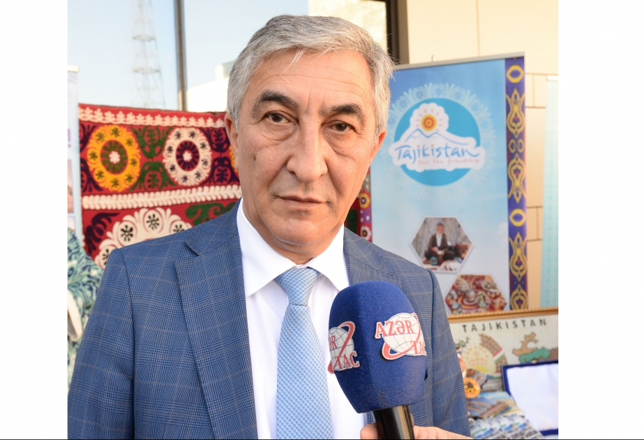 Beynəlxalq festivalda Tacikistanın ölkəmizdəki səfirliyi öz stendi ilə təmsil olunur
