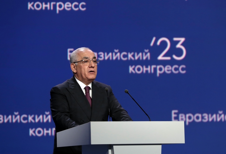 Premierminister Asadov nimmt als Gast an Plenarsitzung des 3. Eurasischen Kongresses in Sotschi teil