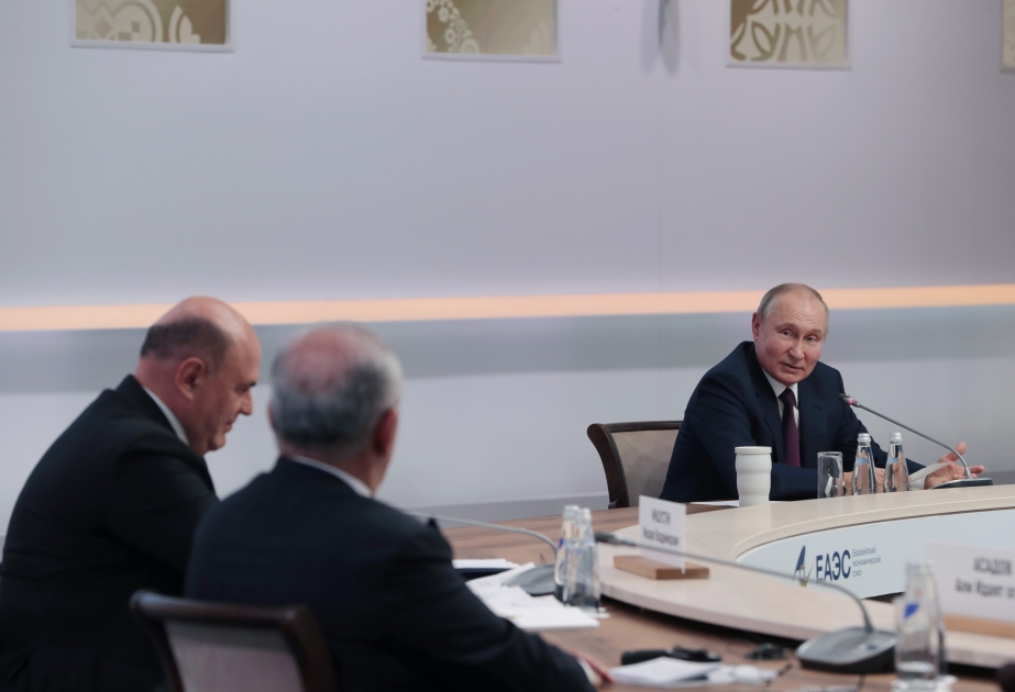 Baş nazir Əli Əsədov MDB Hökumət Başçıları Şurasının üzvlərinin Rusiya Prezidenti Vladimir Putin ilə görüşündə iştirak edib