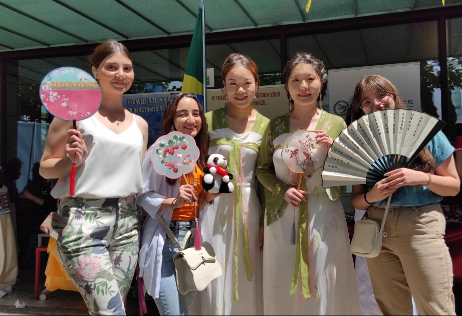 巴库国立大学孔子学院受邀参加“ADA第十一届国际文化节”
