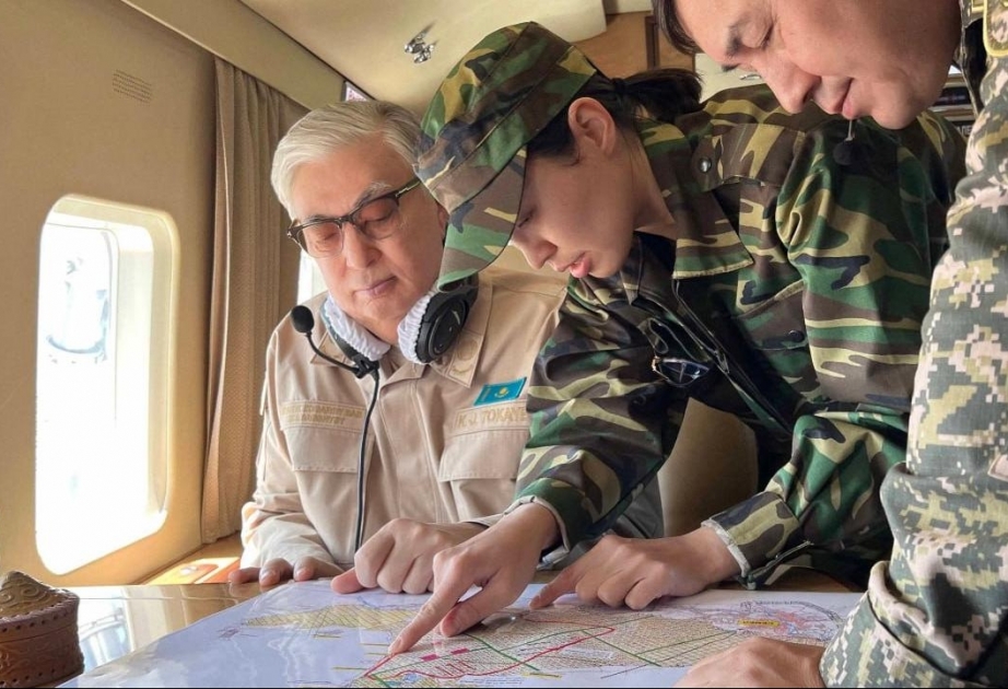 Qazaxıstan prezidenti Tokayev meşə yanğını baş verən əraziyə baxış keçirib