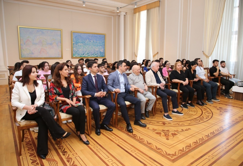 Azərbaycan Milli İncəsənət Muzeyində Xalq rəssamı Ömər Eldarovla görüş olub