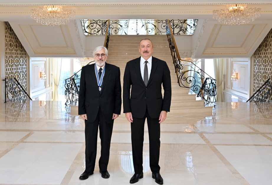 Jefe de Estado azerbaiyano concede la Orden "Istiglal" al artista del pueblo Ogtay Mirgasimov