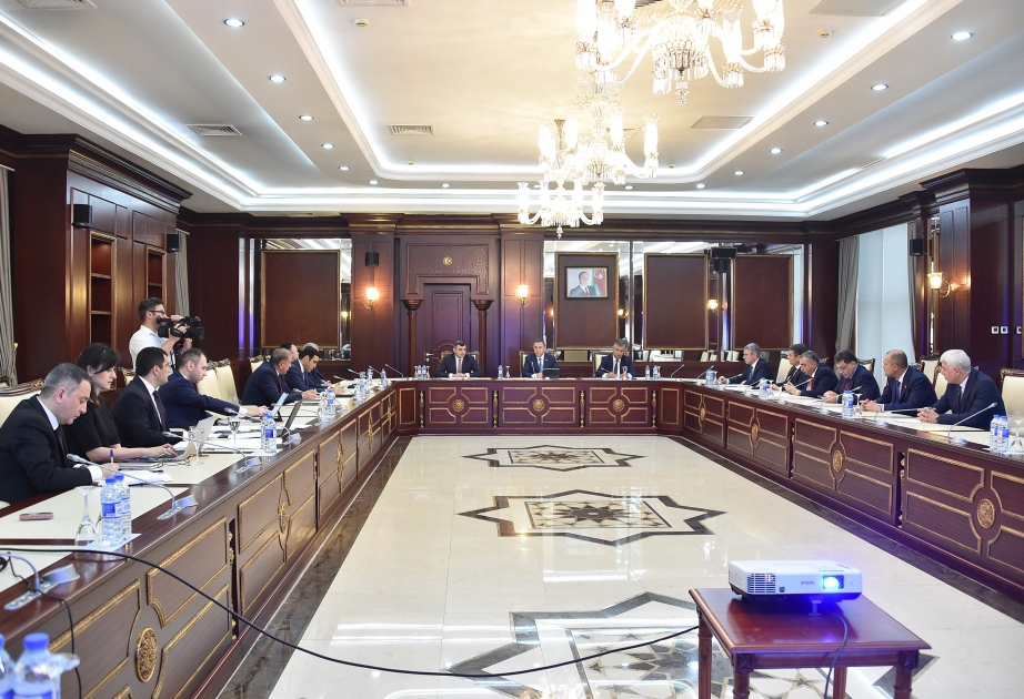 Parlamentin komitə iclasında 36 məsələ müzakirə edilib