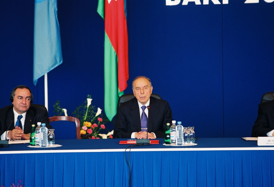 Moments of life given to the people: May 2000