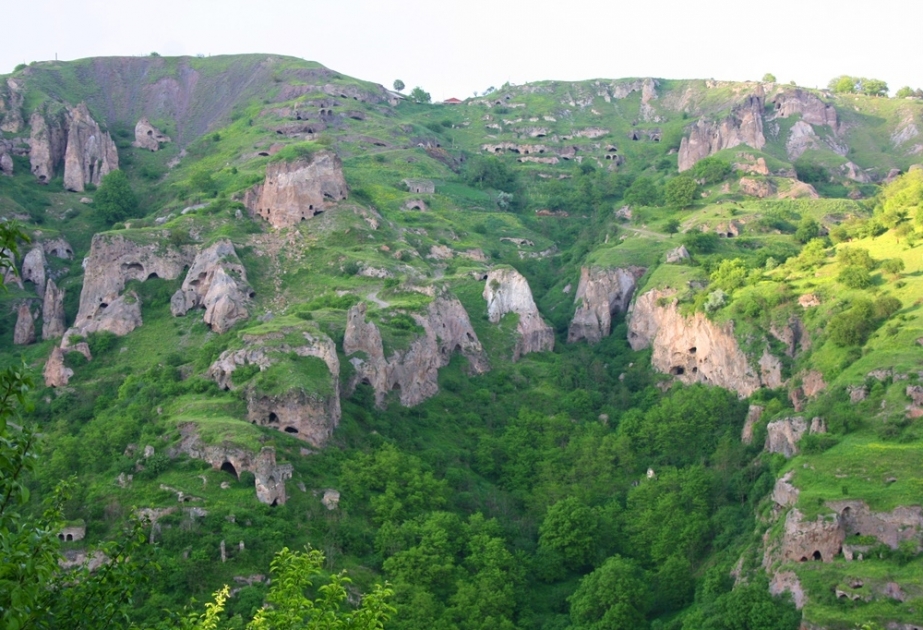 Qərbi Zəngəzur abidələri: Xınzirək kəndi