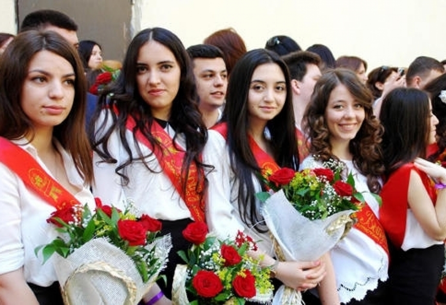Школы Азербайджана в этом году выпустят около 99 тысяч учеников