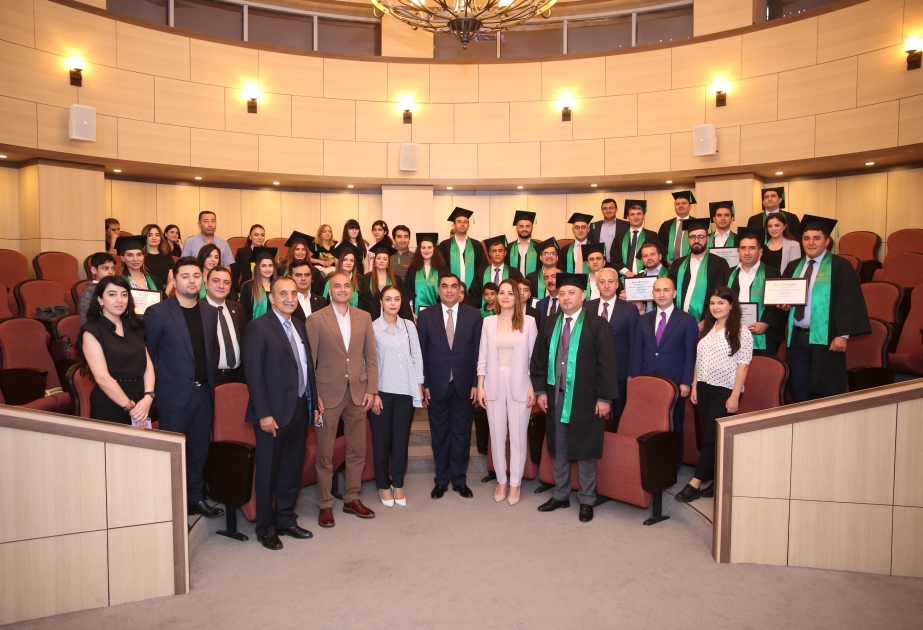 La Escuela Superior de Petróleo de Bakú y la Universidad de Duke celebran una ceremonia de graduación