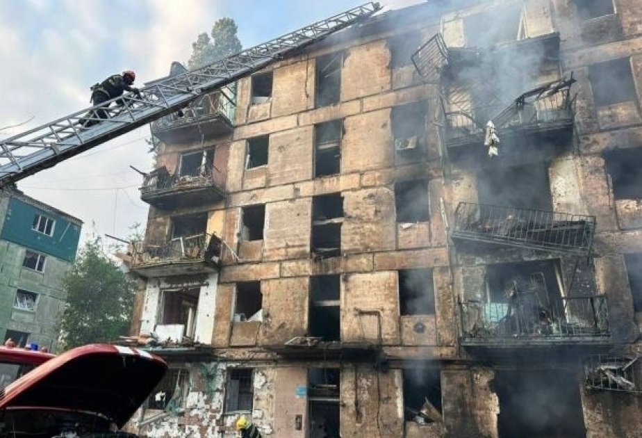 克里维里赫一栋住宅楼遭导弹袭击，造成人员伤亡