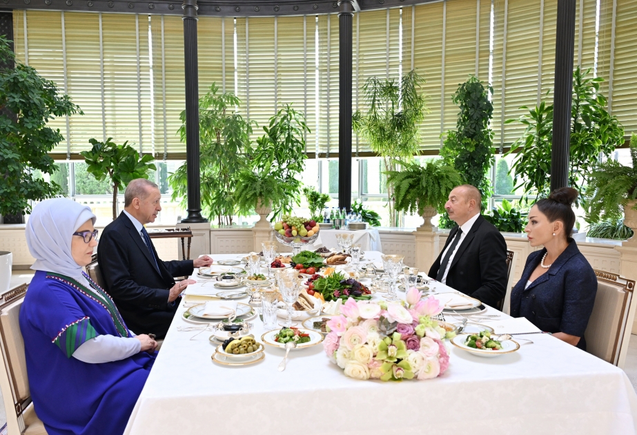 Gemeinsames Arbeitsessen zwischen Präsident Ilham Aliyev und Präsident Recep Tayyip Erdogan VIDEO