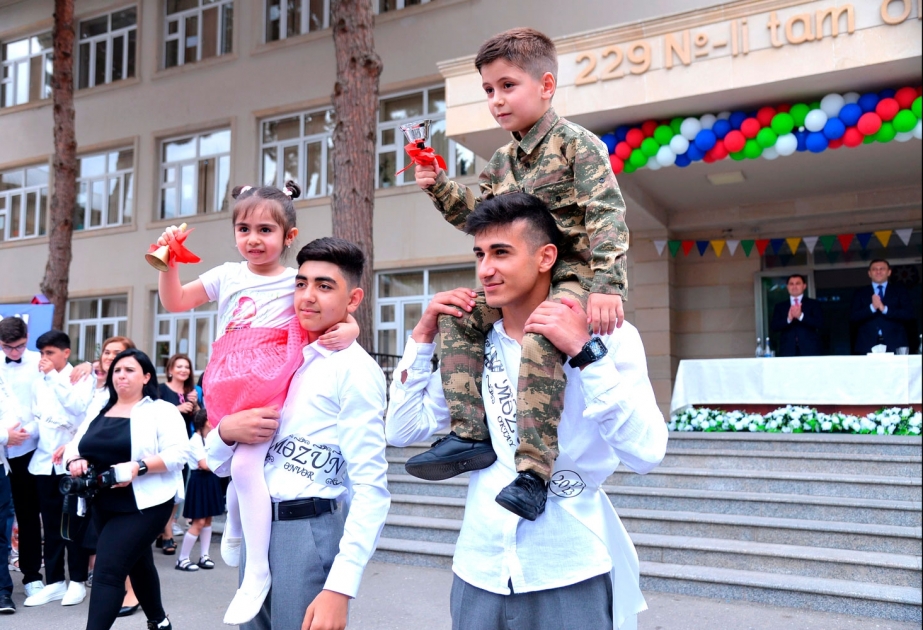 Paytaxtın 229 nömrəli tam orta məktəbində “Son zəng” tədbiri