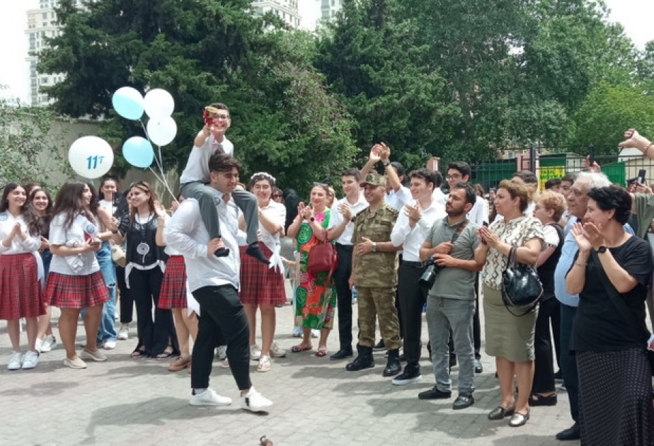BDU-nun nəzdində “Gənc istedadlar” liseyində “Son zəng”