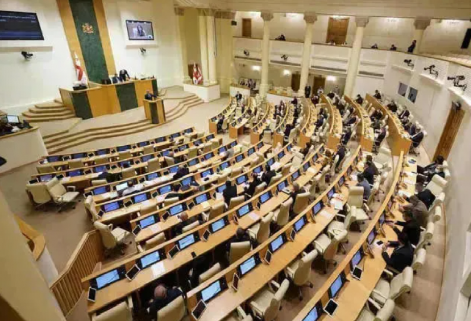 Gürcüstan parlamenti ölkə prezidentinin səlahiyyətlərini məhdudlaşdırıb