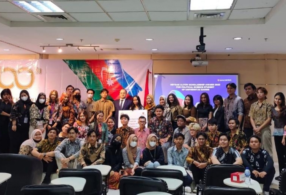 İndoneziyanın Bakrie Universitetində Ümummilli Liderin 100 illiyinə həsr olunan tədbir keçirilib