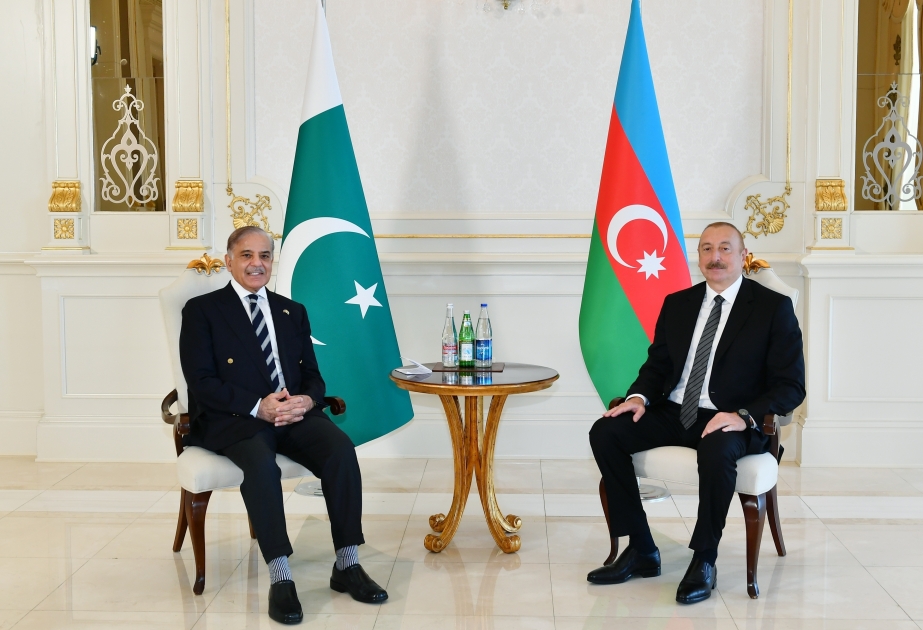 Präsident Ilham Aliyev und Premierminister Pakistans Muhammad Shehbaz Sharif treffen sich zu Vier-Augen-Gespräch in Baku  VIDEO