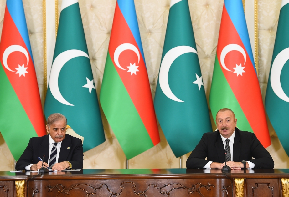 Президент Ильхам Алиев: Флаги Пакистана все еще развеваются во многих частях Баку, несмотря на то, что война закончилась два с половиной года назад