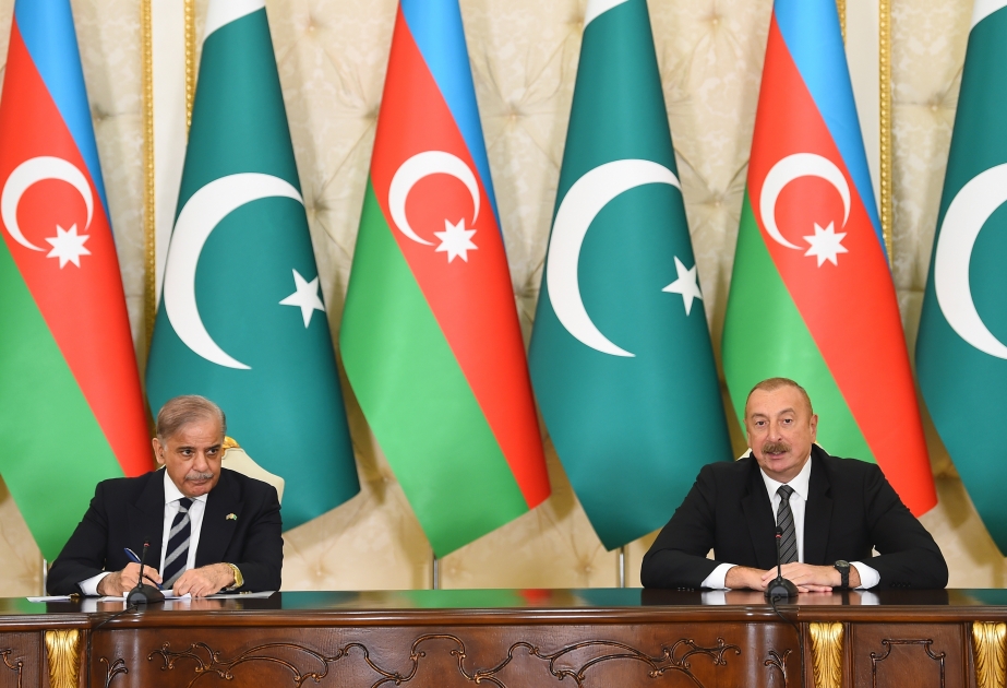 Präsident Ilham Aliyev und Premierminister Pakistans treten mit Presseerklärungen auf VIDEO