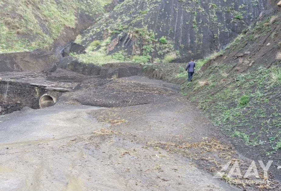 Quba-Xınalıq yolunun bir hissəsi lil və qaya parçalarından təmizlənib