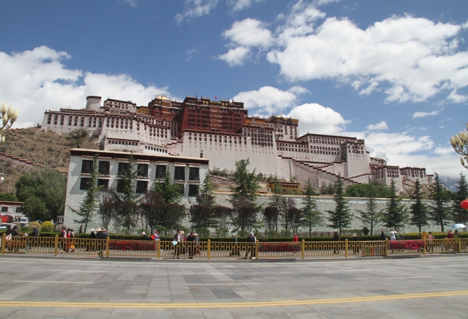 Un journaliste de l’AZERTAC au Tibet, considéré comme le toit du monde