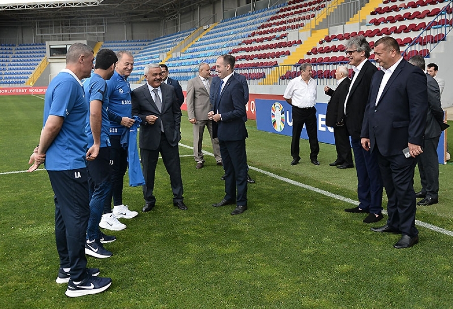AFFA-nın prezidenti Rövnəq Abdullayev millimizin məşqini izləyib