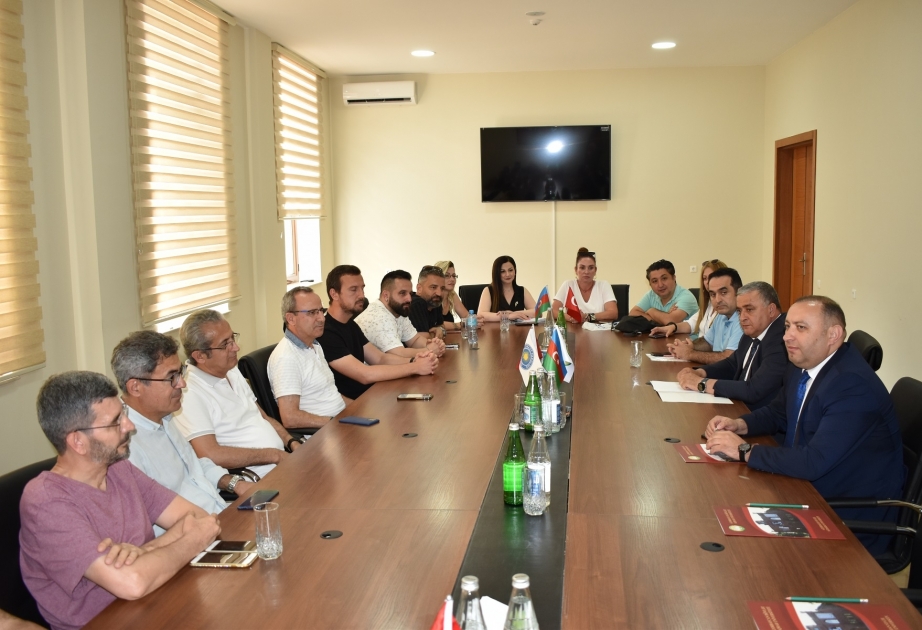İkili diplom proqramı çərçivəsində dərs tədris edən müəllimlərlə görüş keçirilib