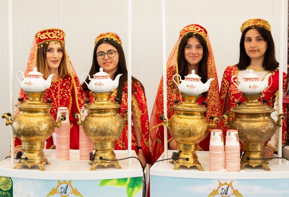 ®  Doğma çay “Azerçay” “Heydər Əliyev və Azərbaycan sahibkarlığı” sərgisində...