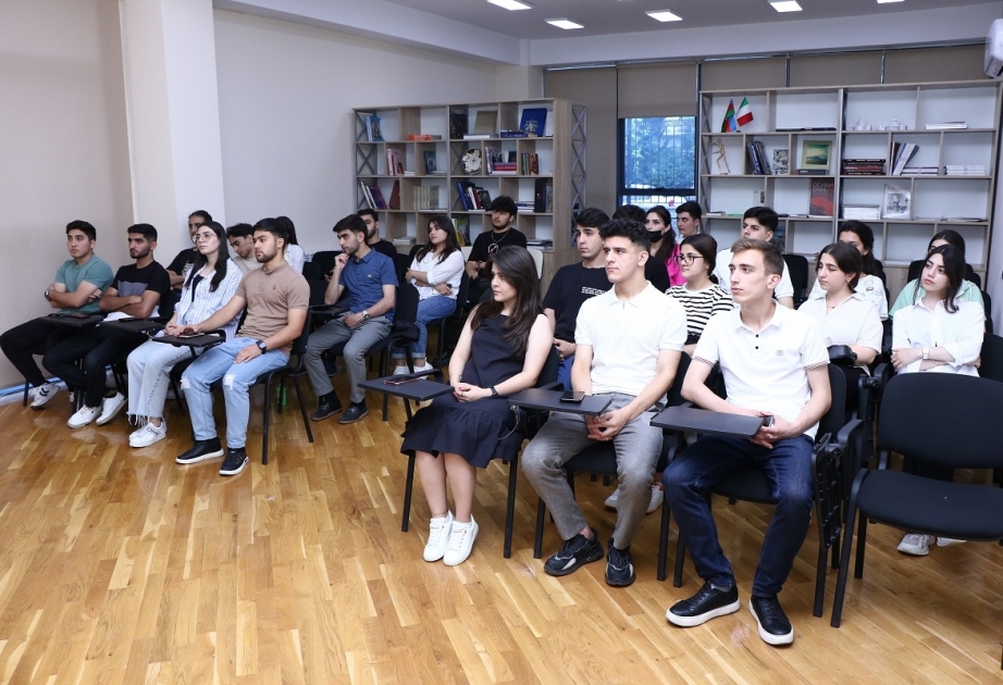 AzMİU-da “İnsan hüquqları aylığı” çərçivəsində maarifləndirici görüş